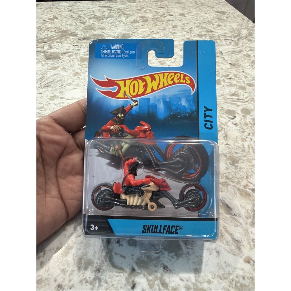 Hot Wheels Skullface Motorcycle w/ Rider - 2013 Motor Cycles NEW + FAST SHIPPING